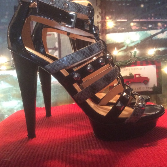 Guess Strappy Platform Heels 61/2 - Picture 4 of 7